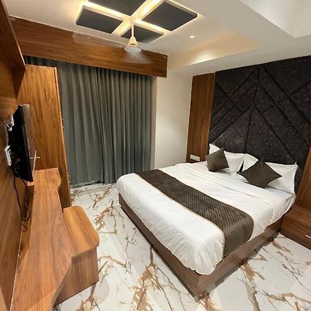 Hotel Palak Villa Ahmedabad Bagian luar foto