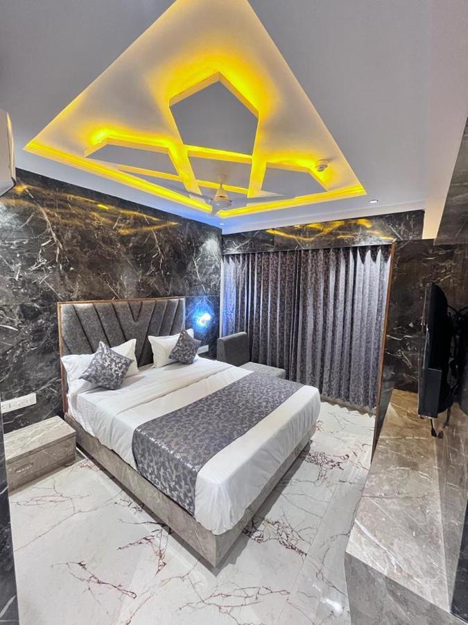 Hotel Palak Villa Ahmedabad Bagian luar foto