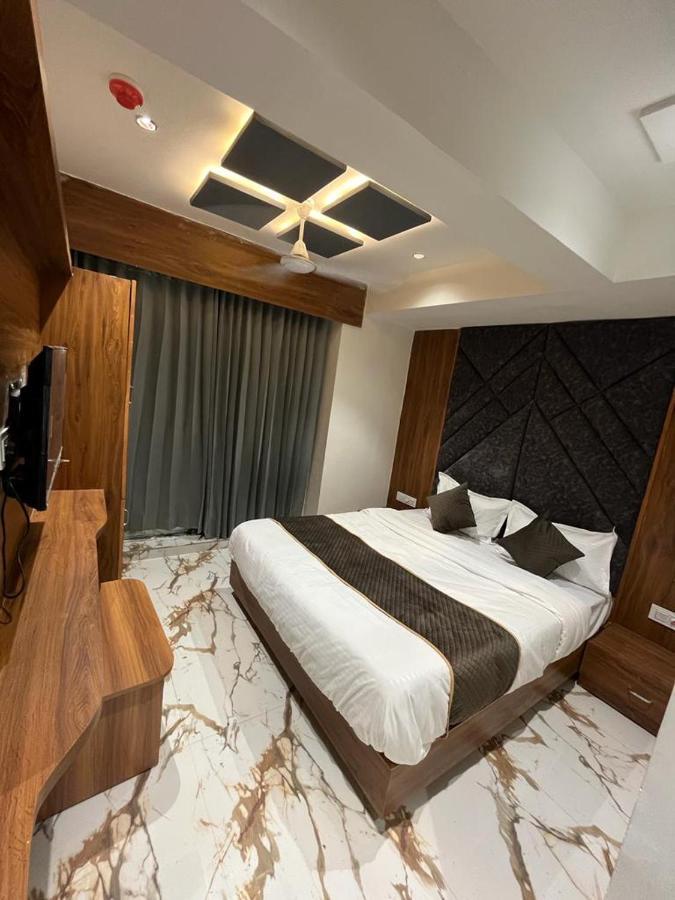 Hotel Palak Villa Ahmedabad Bagian luar foto