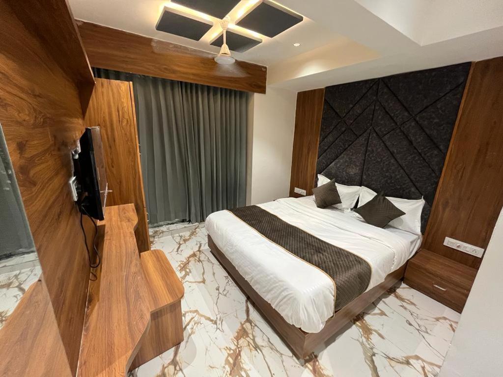 Hotel Palak Villa Ahmedabad Bagian luar foto