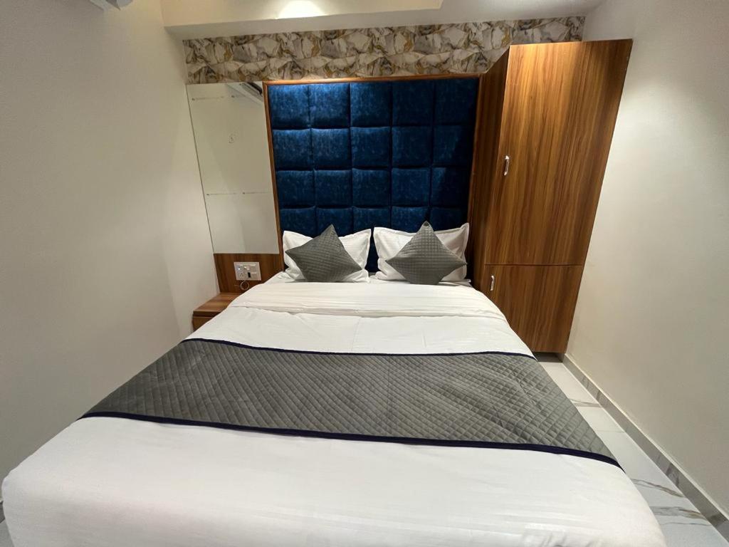 Hotel Palak Villa Ahmedabad Bagian luar foto